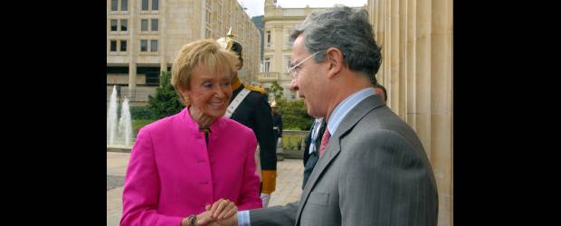 España insiste en saber sobre nexos Farc-ETA | Archivo | En 2009 la vicepresidenta de España, María Teresa Fernández, se reunió con el presidente Álvaro Uribe contra quien Farc y Eta estarían fraguando un ataque.