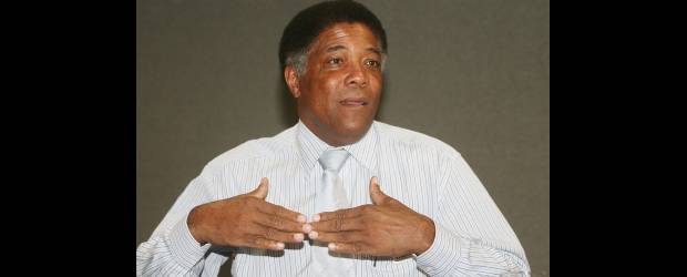 Maturana es el mánager y hace guiños | Donaldo Zuluaga | Francisco Maturana fue nombrado ayer mánager o director técnico y de desarrollo de las selecciones de Colombia. El ex técnico consideró que mi deseo es orientar a la Federación para la escogencia del nuevo cuerpo técnico de Colombia.