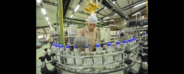 Con la FLA, Antioquia crece más | Cortesía Fla | En el 2009 la FLA tuvo un crecimiento del 8.0 por ciento en volumen, que equivale a 58.592.670 unidades de 750ml, respecto a 54.458.850 botellas en el 2007. La facturación ascendió a 854 mil millones de pesos en el 2009, frente a 752 mil millones en el año 2007, lo que representa un incremento del 14 por ciento.