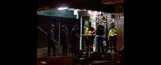 Asesinado concejal de Tarazá | Cortesía | A la salida de esta tienda fue asesinado el concejal Libardo Sequeda. La Policía inició la investigación por el crimen.