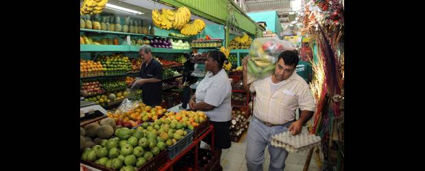 La América tiene una plaza renovada | Hernán Vanegas | La Plaza de Mercado de La América tiene una área de 5.000 metros cuadrados y su comercio está enfocado a la venta de frutas y verduras, abarrotes, carnes, flores, artesanías, plantas medicinales y comida preparada, entre otros.