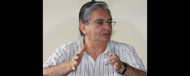 Por Justicia y Paz se difieren extradiciones | Archivo | El ministro de Interior, Fabio Valencia Cossio, hizo el anuncio.