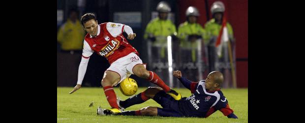 Tristeza en el estreno rojo | Luis Eduardo Noriega, Colprensa-bogotá | Luis Manuel Seijas y Juan Esteban Ortiz dan testimonio de lo cerrado que fue el partido en Bogotá. El estreno del DIM no convenció del todo a los aficionados, los jugadores deberán ofrecer más en las fechas que se avecinan.