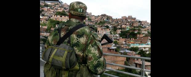 Diálogo para frenar violencia | Esteban Vanegas | Antes de que empezara el seminario se realizaron talleres preparatorios en el barrio San Antonio de Prado y en las comunas uno, ocho y trece. Los asistentes reflexionaron acerca de la grave situación de seguridad que enfrenta la ciudad.