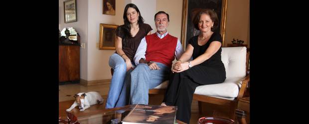 Vida de Pilar hace ahora un Rodeo | Donaldo Zuluaga | En familia con su hija María del Pilar y su esposo Adolfo.