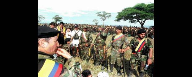 Golpe que obligaría a las Farc a dialogar | Archivo | Varios analistas del conflicto consideran que la muerte de Víctor Julio Suárez, alias "Mono Jojoy", podría presionar al grupo ilegal a abandonar la lucha armada. Otros no creen en la voluntad de paz de las Farc.