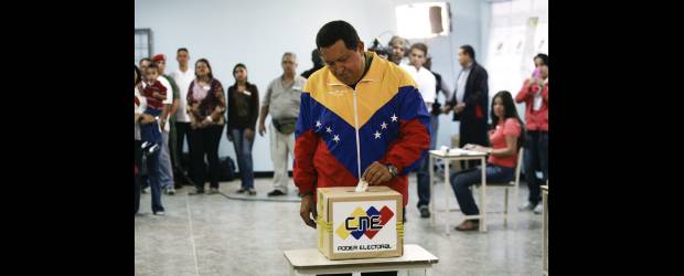 Venezuela se durmió sin conocer votación | Reuters - Caracas, Venezuela | El presidente venezolano, Hugo Chávez, asistió a su puesto de votación acompañado de un amplio número de seguidores. Pidió aceptar los resultados sin importar cuáles sean. De la forma en la que se conforme la Asamblea Nacional depende buena parte del futuro del proyecto del Socialismo del Siglo XXI.