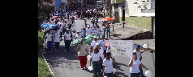 Alfonso López propone arte en vez de violencia | Hernán Vanegas | La marcha que partió de Alfonso López y recorrió en la tarde de ayer varios barrios de la comuna 5 fue organizada por la Policía y líderes comunitarios.
