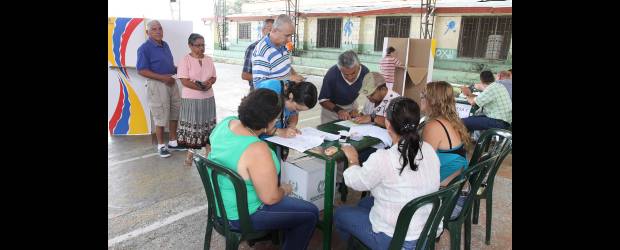 Bellanitas votaron para "elegir" obras | Donaldo Zuluaga | Este año se incrementó en más del 50 por ciento la participación de la comunidad en la elección popular de proyectos que se adelantarán en 2011 por Presupuesto Participativo en las 11 comunas y en el corregimiento de San Félix del municipio de Bello.