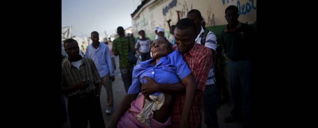 Epidemia de cólera no respeta límites | AP-Puerto Príncipe, Haití | La epidemia de cólera que empezó el mes pasado y ya mató a 1.034 personas ha intensificado la miseria de este país, que aún intenta recuperarse del terremoto del 12 de enero del presente año que dejó 300.000 muertos.