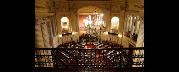 Avanzan reforma en salud y el estatuto anticorrupción | Archivo | Comisiones de Senado y Cámara aprobaron ayer dos iniciativas del Gobierno. El estatuto anticorrupción y la ley ordinaria que reforma la salud.