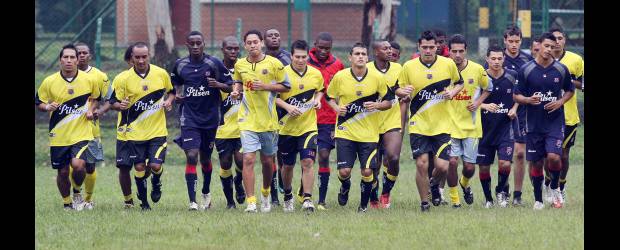 Baena vuelve por la revancha | Manuel Saldarriaga | Tres incorporaciones suma ya el Independiente Medellín en esta temporada: Samuel Vanegas, Jaime Castrillón y Juan Guillermo Baena. El equipo escarlata seguirá con sus entrenamientos en Medellín durante una semana más.