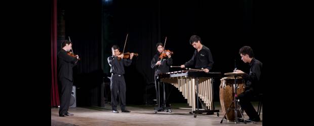 El bambuco sonará en la Plaza Roja | Cortesía | Con congas, marimba, guitarra, tiple y cuatro, fusionado con las cuerdas de violines y viola interpretará un programa denominado Conozca a Colombia a través de un viaje musical . Arriba, de izquierda a derecha, Camilo Giraldo, José Alejandro Muñoz, Diego Alonso Sierra, Jorge Iván Ospina y Simón Díez.
