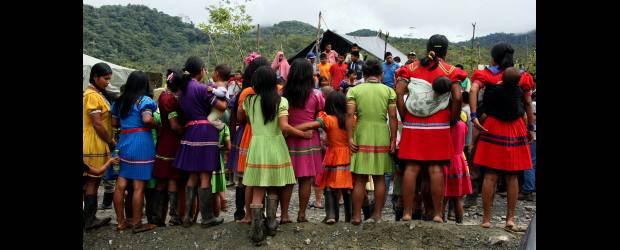A los embera les falta tierra | Jaime Pérez | En la vereda El Doce del Carmen de Atrato los indígenas embera katío y chamí bloquearon la vía que une a Medellín con Quibdó. Durante tres semanas exigieron mejorar las condiciones de salud y ampliar los territorios de los resguardos.