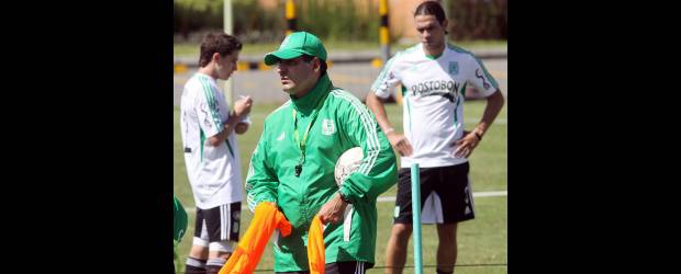 Sachi: "no hay temores" | Hernán Vanegas | Santiago Escobar disputa desde hoy su tercera final en el torneo colombiano. Les dio gloria a los verdes en el 2005, antes había sido asistente de Luis Fernando Suárez en el título de 1999. Con el Medellín fue subcampeón.