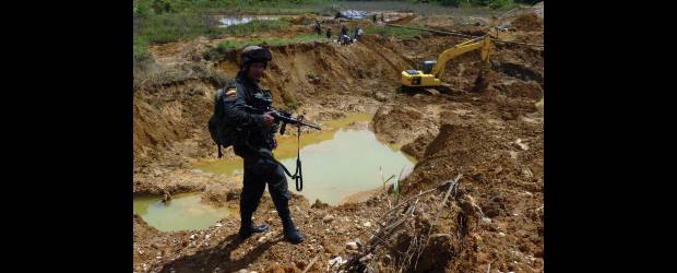 Policía, tras los pasos de la minería ilegal | Dirección de Carabineros y Seguridad Rural | Las minas más grandes a las que hasta ahora ha llegado la Policía de Carabineros están en Huila y en Córdoba. En las próximas semanas la Policía centrará su trabajo en los santanderes.