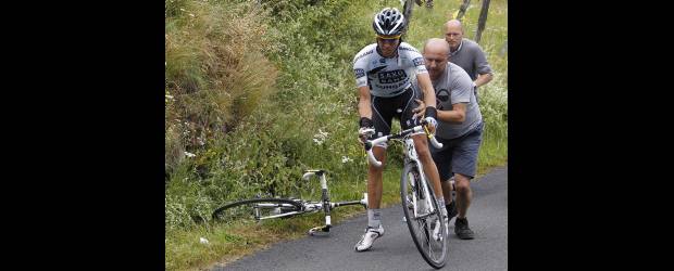 El hombre araña aparecerá este jueves en el Tour | Pascal Rosignol, Reuters-Aurillac, Francia | El actual campeón Alberto Contador ha sufrido tres caídas. Es una de las incógnitas para la etapa de hoy. Es un zorro.