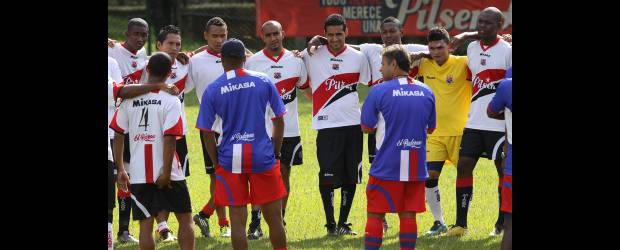 Desafío rojo para el gaucho Despósito | Hernán Vanegas | Después de triunfar con el Huila, el técnico Guillermo Berrío tiene una gran prueba en el Medellín. Expectativa.