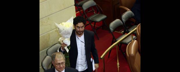 Estado pidió perdón por caso Cepeda al cumplir sentencia de la CIDH | Colprensa, Bogotá | El representante a la Cámara, Iván Cepeda, hijo del senador asesinado Manuel Cepeda Vargas, calificó el acto de ayer como un hecho sin precedentes.