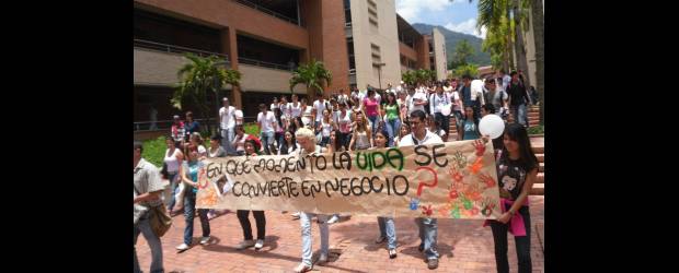Solidaridad y voces de libertad por Mateo | Juan Carlos Monroy Giraldo | La solidaridad se hizo sentir ayer en la marcha en Caldas para exigir la libertad de Mateo Aristizábal, estudiante de medicina veterinaria. El secuestro a manos del Eln se produjo el pasado 5 de septiembre en Chocó.