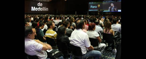 Vidas que son lección para emprendedores | Juan Antonio Sánchez | "Deja que las ideas despierten y se tomen en el mundo" era la invitación con que convocaron en la tarde a de ayer a más de 2.000 emprendedores y nacientes empresarios de Medellín en la séptima versión del Foro E, en Plaza Mayor.