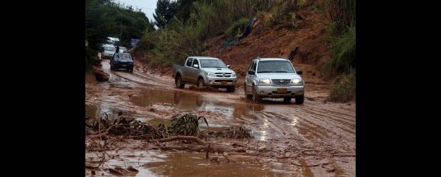 Guatapé y El Peñol, por un objetivo común | Archivo | Los constantes derrumbes en la vía Marinilla-Guatapé que se acrecientan en época de lluvias y a veces dejan incomunicados a San Rafael, San Luis, Alejandría, Guatapé y El Peñol, preocupan a todos lo habitantes de la región.