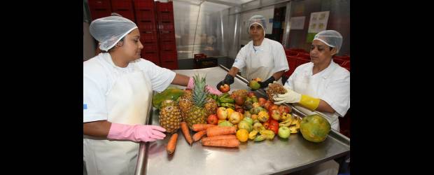 Nutrición tiene Banco para rato | Juan Antonio Sánchez | El Banco de Alimentos de Medellín mueve entre 25 y 30 toneladas de alimentos al mes y a través de instituciones focalizadas, beneficia a unas 22.000 personas pertenecientes a poblaciones vulnerables como niños y ancianos.