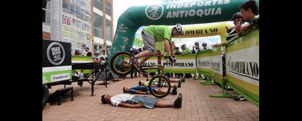 El biketrial del Clásico brincará en Los Salados | Cortesía Javier Humberto Zapata | En la antesala del ciclopaseo de ciclomontañismo del 38 Clásico EL COLOMBIANO-Indeportes Antioquia, se presenta ron algunos de los biketrialistas que estarán en competencia el lunes festivo el 7 de noviembre, en El Retiro.
