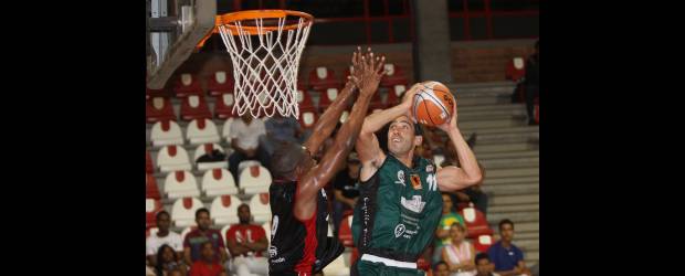 El Orgullo Paisa fue "herido" en Tunja | Hernán Vanegas | El quinteto Orgullo Paisa no tuvo un buen arranque en los play off de la Copa Invitacional de baloncesto que retornará el lunes al moderno coliseo de la Universidad de Medellín, que está estrenando silletería numerada.
