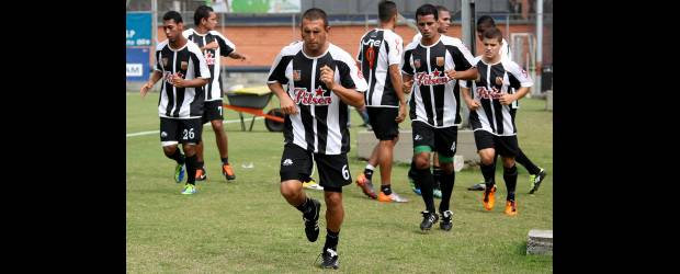 Sarmiento revolcó la nómina del Envigado | Juan Antonio Sánchez | Juan C. Ramírez, volante del Envigado que mañana dejará la competencia.