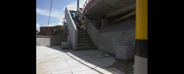 Una venganza, no una bala perdida, mató niño en la 13 | Esteban Vanegas | En este lugar, de la comuna 13, fue asesinado el menor, el pasado sábado. Aunque de manera inicial, se dijo que su muerte fue producto de una bala perdida, hoy las autoridades atribuyen el homicidio a una retaliación.