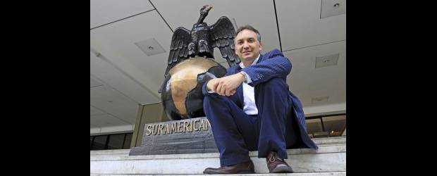 GrupoSura alza el vuelo multilatino en pensiones | Juan Fernando Cano | Andrés Bernal Correa se desempeñaba desde 2004 como vicepresidente Financiero y de Inversiones de Grupo Sura. Entre sus logros figuran el ingreso al nivel 1 de ADR´s en Estados Unidos y la obtención del grado de inversión.