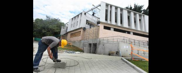 Comunidad bautizará centro de salud | Juan Antonio Sánchez | Más de 70 personas trabajan en el centro de salud del barrio Alfonso López, que va en un 85 por ciento de avance.
