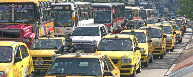 Sanciones por incumplir pico y placa | Archivo | Con la medida del pico y placa, cada día salen de circulación unos 290 mil automotores. Desde hoy habrá sanciones económicas a quienes incumplan.