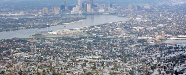 Efemérides del 25 de agosto | En un día como hoy, pero del 2005, la tormenta tropical Katrina toca tierra en la costa sureste de Florida. Tras convertirse en huracán, inunda buena parte de Nueva Orleans, Luisiana, destruye el área del Golfo de México, y causa más de 1.800 muertos y mi