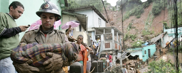 Deslizamientos e inundaciones, esa son las escenas repetidas este martes en Río de Janeiro. | Reuters | Deslizamientos e inundaciones, esa son las escenas repetidas este martes en Río de Janeiro.