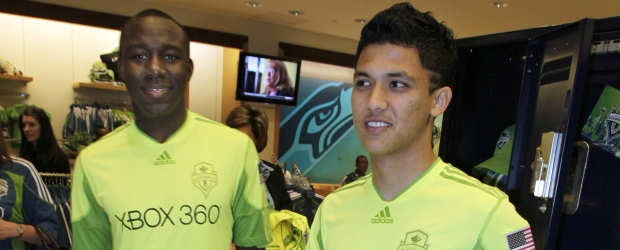 Montero marcó un espectacular gol en empate de Sounders | AP | Los colombianos Jhon Kennedy Hurtado y Fredy Montero, jugadores de los Sounders FC de Seattle, de la MLS.