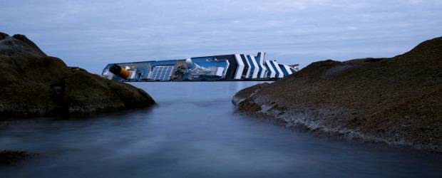 El clima retrasó la extracción del carburante del Costa Concordia | Reuters | La extracción del carburante, 2.300 toneladas, durarán unos 30 días.
