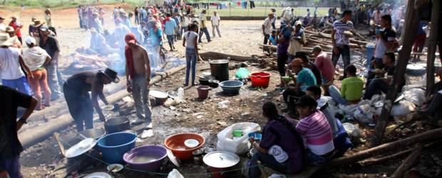 Las bacrim desplazan labriegos en tres zonas | Archivo | Por bacrim 48 familias en Antioquia, Nariño y Córdoba se desplazaron.