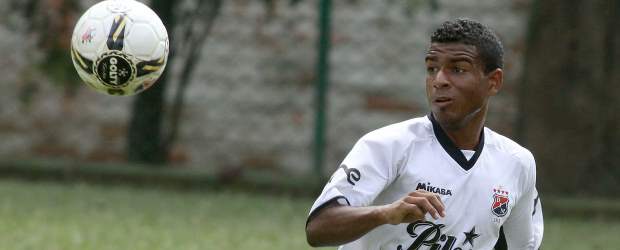 Tipton le inyecta fe y juventud al Poderoso | Juan Antonio Sánchez | Luis Tipton es uno de los pocos activos que el Medellín ha mostrado este año. Acumula partidos en busca de la consolidación, luego de hacerle el relevo a Roberto Carlos Cortés. El Medellín saldrá por tres puntos que necesita.