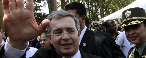 Presidente Uribe destacó relaciones con Costa Rica | Reuters | El presidente Uribe, en su visita a San José, dialogó de manera informal con sus homólogos, Felipe Calderón (México) y Rafael Correa (Ecuador).