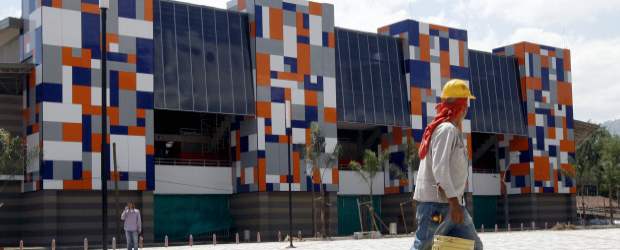 En el Tulio Ospina todo es Bello | Jaime Pérez | El coliseo de la unidad deportiva quedará con nueva iluminación, nuevas oficinas, además de camerinos y baños que le darán mayor comodidad a todos los usuarios. Amplia es la plazoleta que desemboca en el coliseo y al estadio de fútbol.
