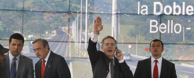 Hay que avanzar rápidamente hasta Puerto Berrío: Uribe | Jaime Pérez | El mandatario visitó las obras de la doble calzada entre El Hatillo y Barbosa y destinó más recursos.