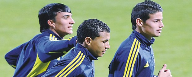 Colombia reservó fútbol para este viernes | Hernán Vanegas, enviado especial-Bogotá | James Rodríguez, Jeison Murillo y Sebastián Pérez durante la práctica del miércoles en la noche en Bogotá. El equipo está motivado para encarar los cuartos del Mundial.