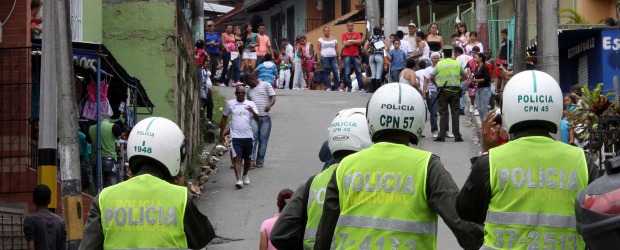 "El Rolo" se volvió a escapar | Archivo | El 22 de mayo algunos habitantes de La Sierra rechazaron la presencia de la Policía. El día anterior habían capturado 4 integrantes del combo que lidera "el Rolo".