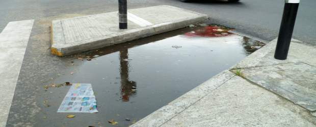 Inundado paso peatonal | Jorge Dueñas
