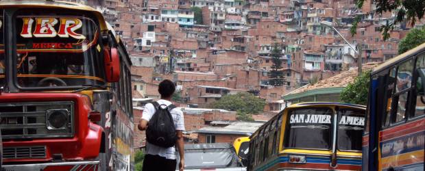 Paro de buses de San Javier recibió a Secretario de Gobierno en la Comuna 13 | Róbinson Sáenz | Los conductores denunciaron el cobro de una vacuna diaria por $30.000.
