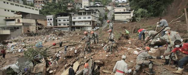 Deslizamientos y lluvias en Brasil dejan más de 600 muertos | Reuters | Quinientes miembros de las Fuerzas Armadas refozaron las tareas de rescate.