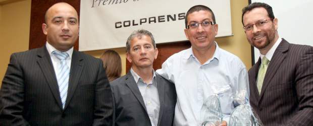 EL COLOMBIANO ganó dos premios Colprensa | Colprensa | Los periodistas de EL COLOMBIANO Rafael González Toro y Wilson Díaz con sus compañeros ganadores: Hernán Vanegas y Germán Jiménez Morales.