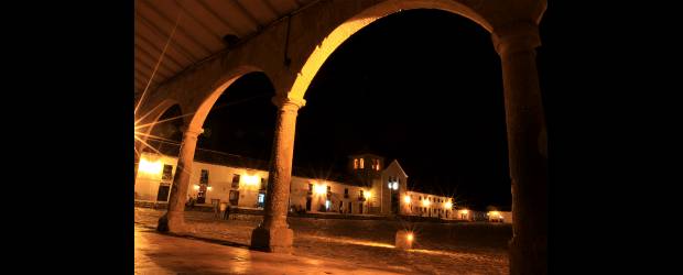 Villa de Leyva siempre tiene algo diferente | Henry Agudelo | En semana no es tanta la afluencia de turistas, pero sí es fácil encontrar diversidad de extranjeros solos o acompañados con colombianos. Plaza principal.